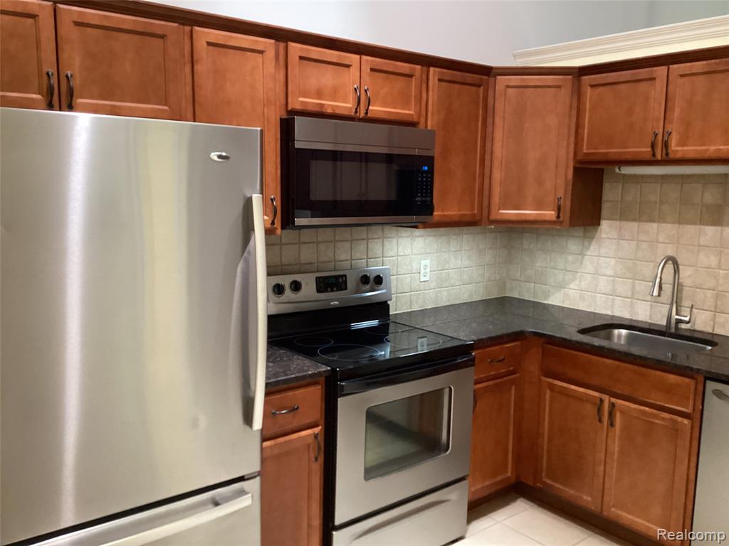38547 Darbyshire, Farmington Hills, MI 48331 — Photo 5