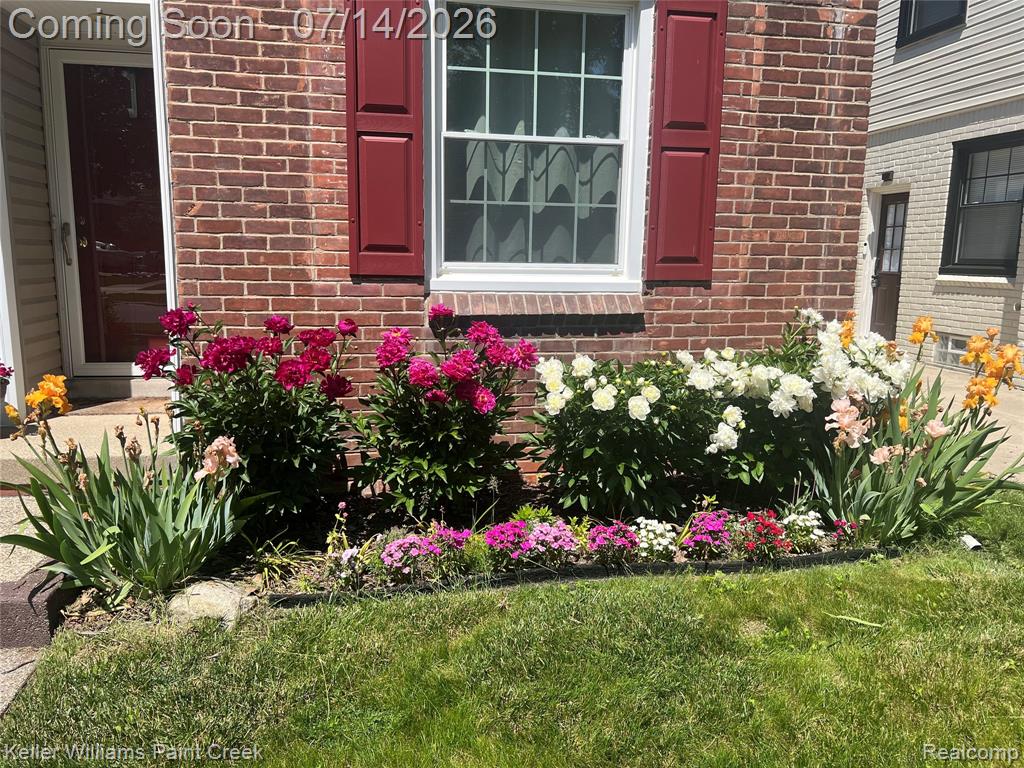 1466 Hampton Rd, Grosse Pointe Woods, MI 48236 — Photo 2