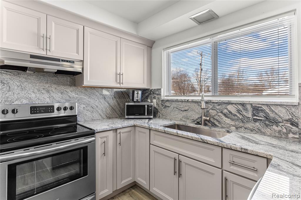 7154 Plainfield Street, Dearborn Heights, MI 48127 — Photo 19