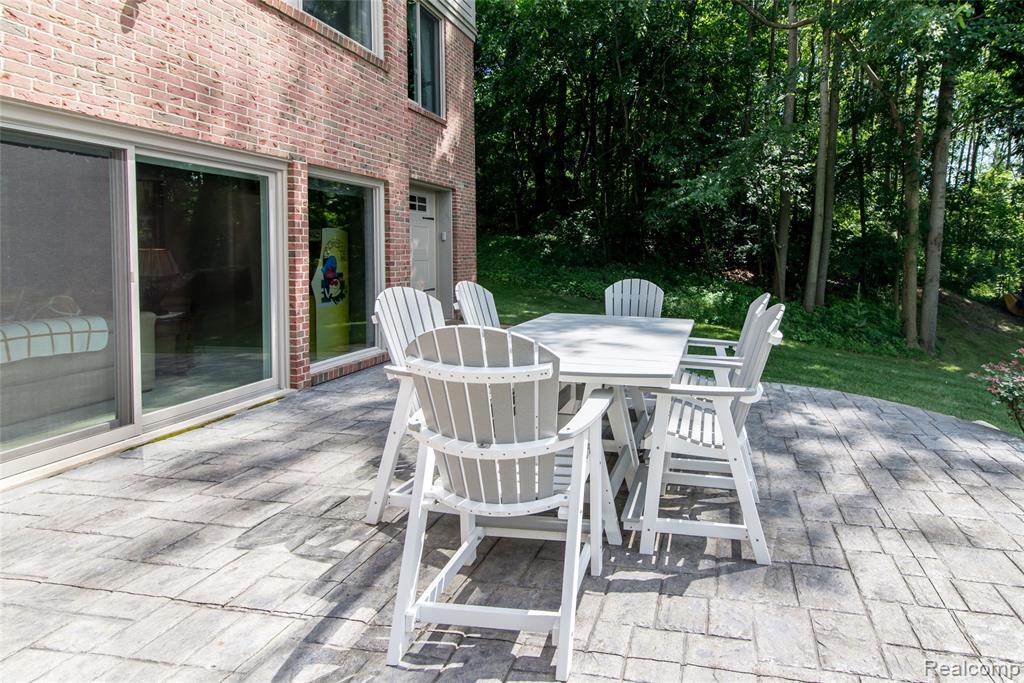 3166 W Beach Lake Drive, Milford, MI, 48380