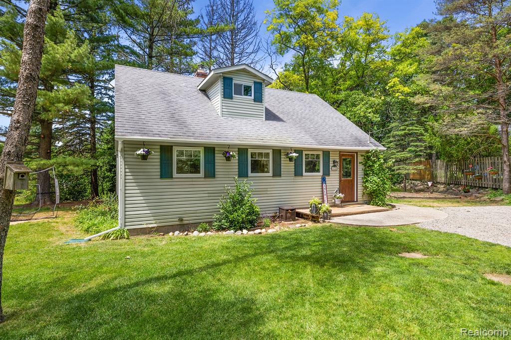 8110 W CIRCLE Drive, Clarkston, MI 48348 — Photo 35