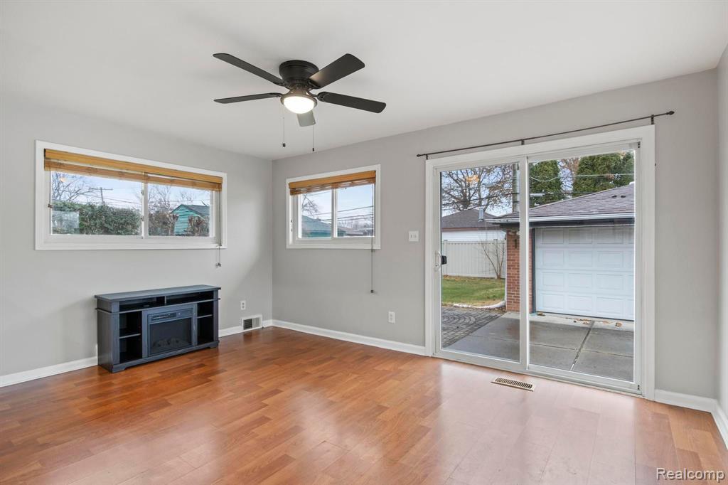 6109 KINLOCH Street, Dearborn Heights, MI 48127 — Photo 15