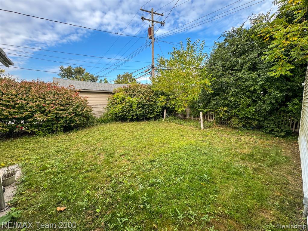 7310 PLAINFIELD Street, Dearborn Heights, MI 48127 — Photo 11