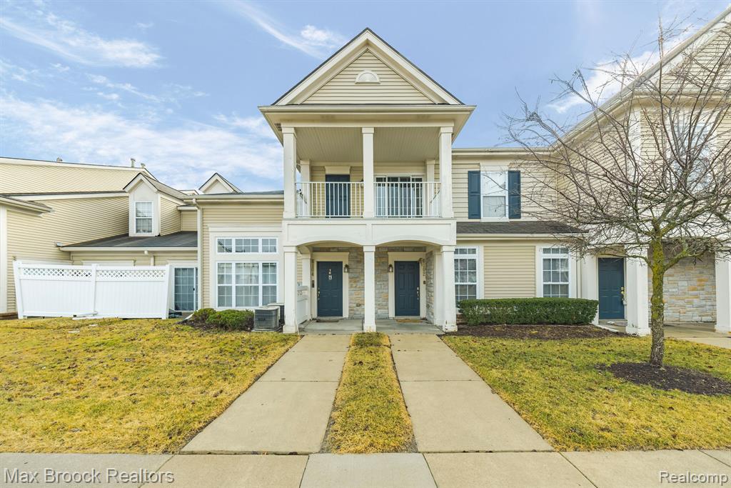 6104 ADDINGTON Drive, Commerce Twp, MI 48390 — Photo 4