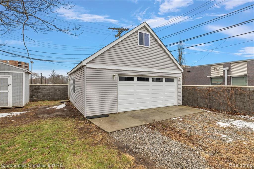 2435 Sunnyknoll Avenue, Berkley, MI 48072 — Photo 28