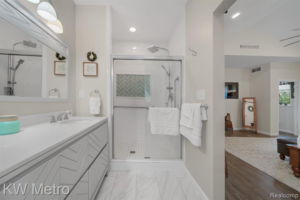 836 OAK CANYON Court, Holly, MI 48442 — Photo 8