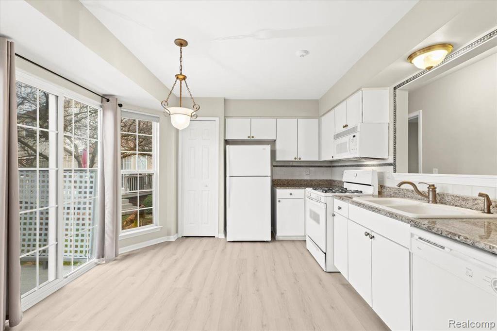 4138 HUNTERS Circle E, Canton, MI 48188 — Photo 14