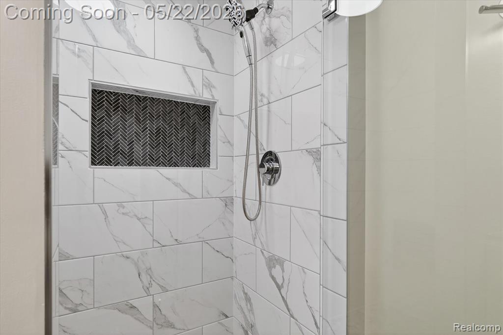 12192 Overlook Drive, Fenton, MI 48430 — Photo 33