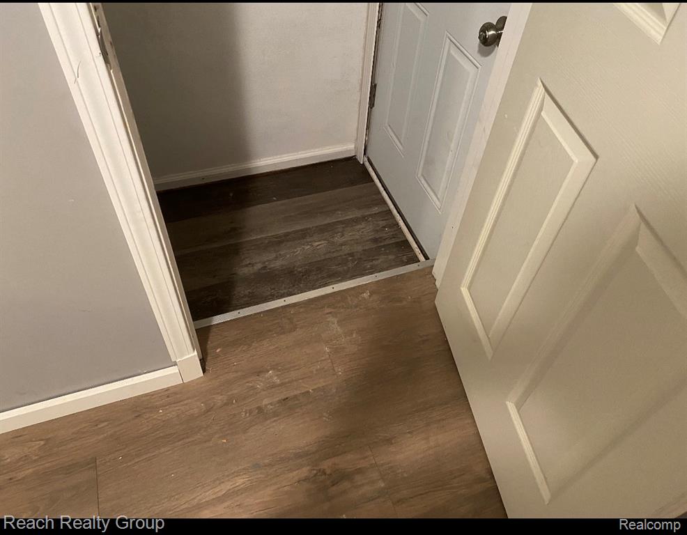 8451 Greenview Avenue, Detroit, MI 48228 — Photo 6