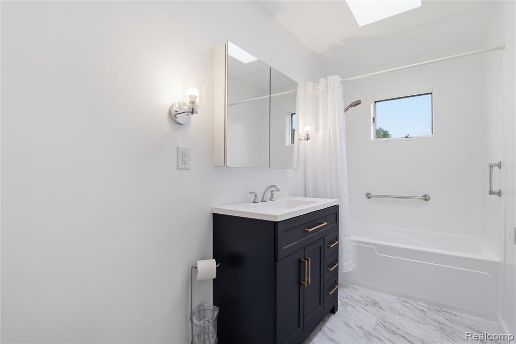 2465 Egelston Avenue, Burton, MI 48509 — Photo 18