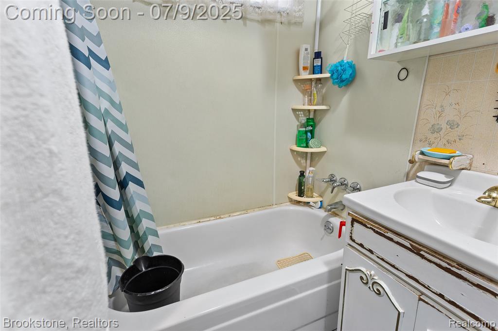 3831 Casmere Street, Hamtramck, MI 48212 — Photo 8