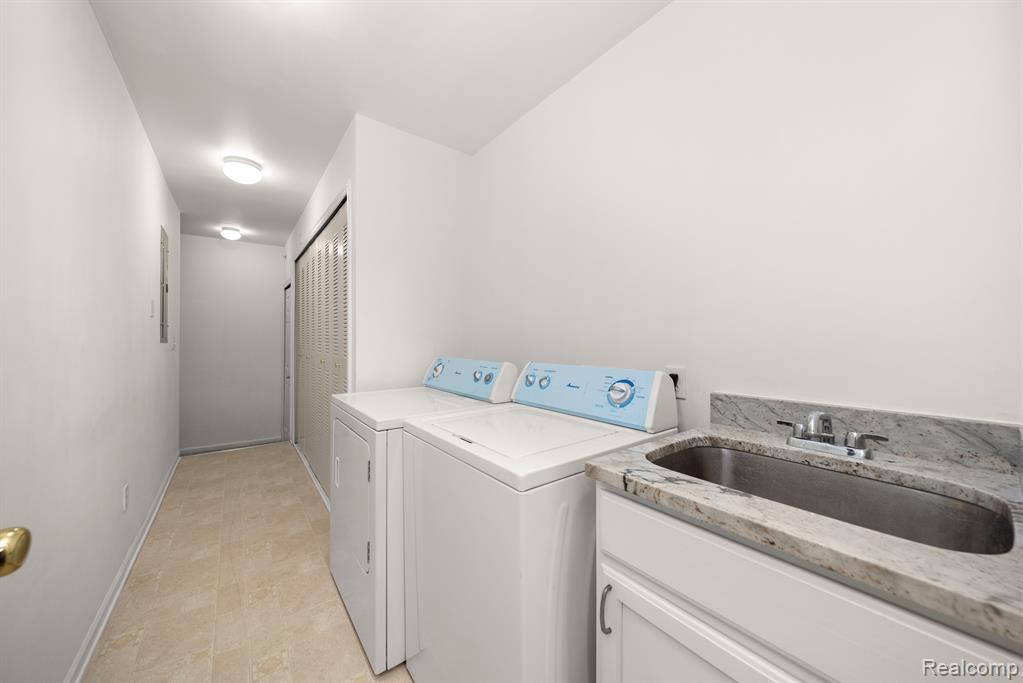28260 OAKMONTE Circle E, New Hudson, MI 48165 — Photo 22
