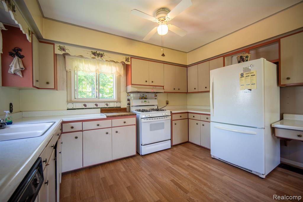 411 N BRIDGE Street, Linden, MI 48451 — Photo 4