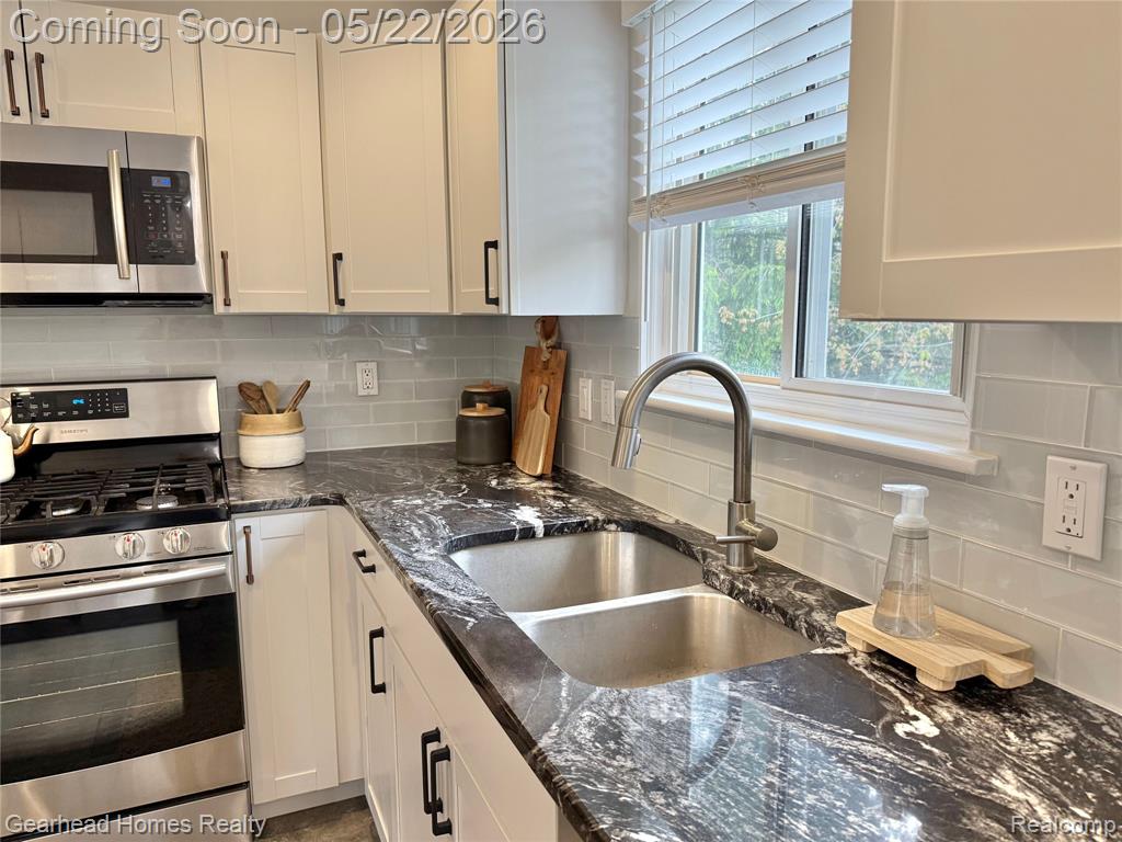 6042 Snow Apple Drive, Clarkston, MI — Photo 12