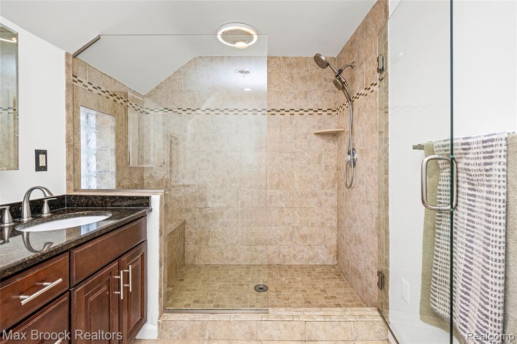 75 Hillsdale Road, Bloomfield Hills, MI 48302 — Photo 47