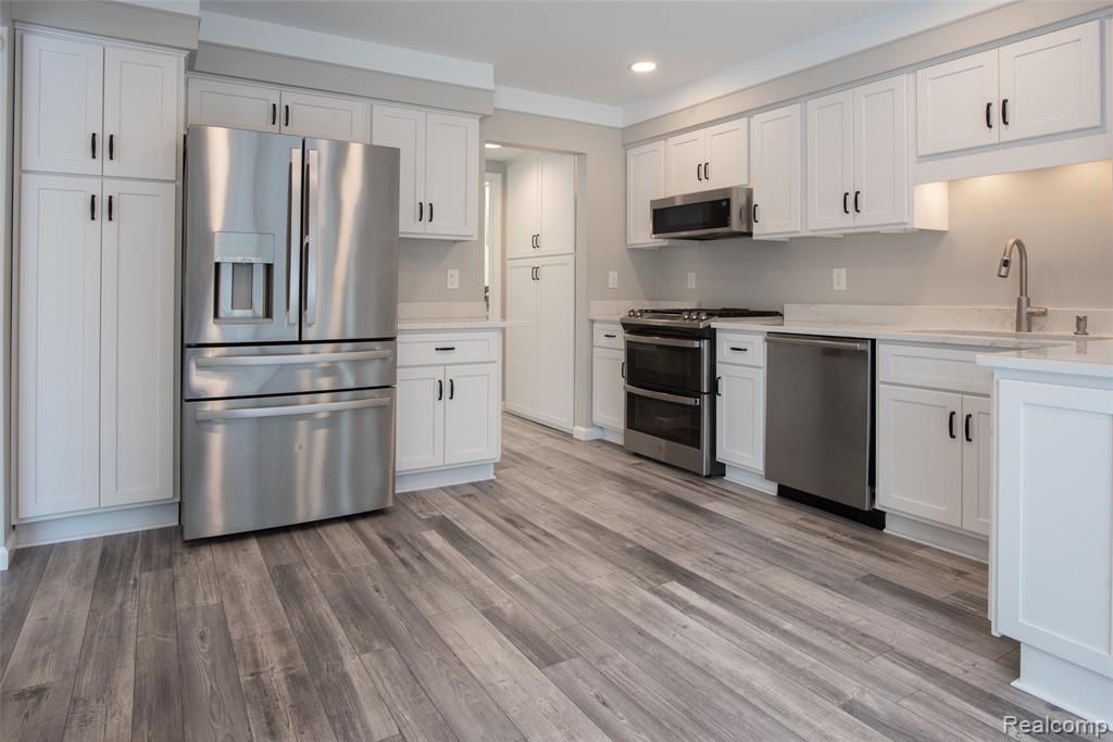 2677 Williamsburg Circle, Auburn Hills, MI 48326 — Photo 4