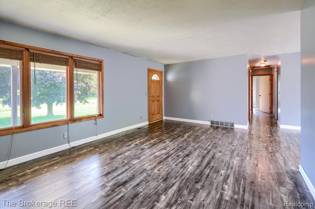 5495 E Coldwater Road, Flint, MI 48506 — Photo 15