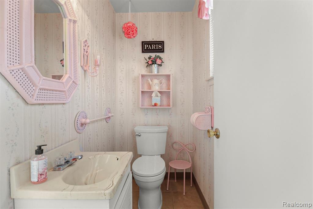 740 Sheffield Drive, Madison Heights, MI 48071 — Photo 12
