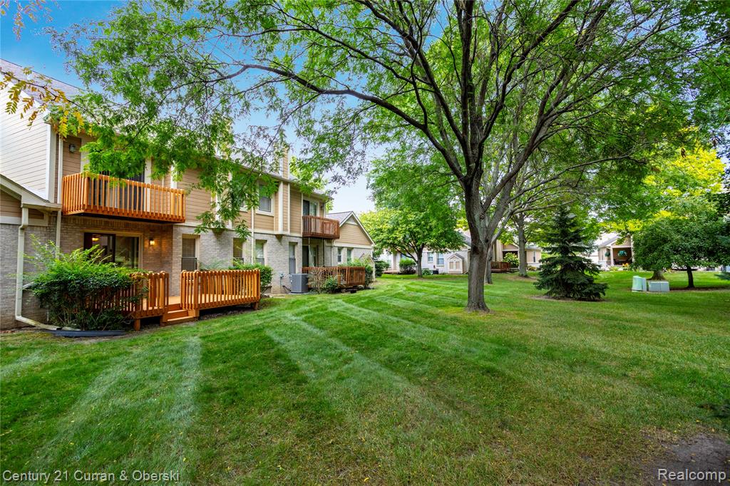 9429 Westwind Drive, Livonia, MI 48150 — Photo 38