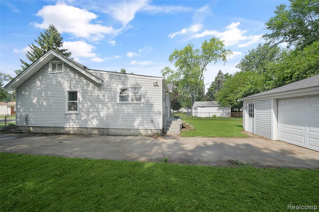 567 Roth Boulevard, Clawson, MI — Photo 23