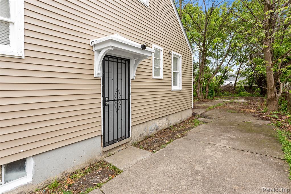 7344 WESTWOOD Street, Detroit, MI 48228 — Photo 2