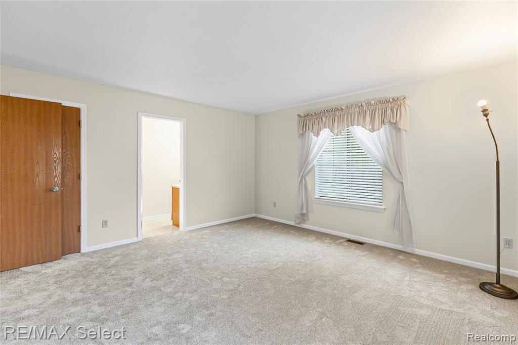 5059 Sandalwood Drive, Grand Blanc, MI 48439 — Photo 16