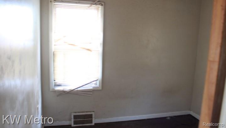 19205 McCormick Street - Photo 3