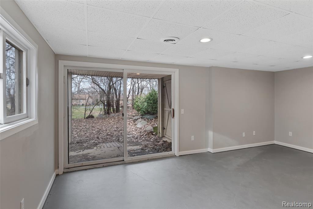 8732 Elizabeth Lake Road, White Lake, MI — Photo 27