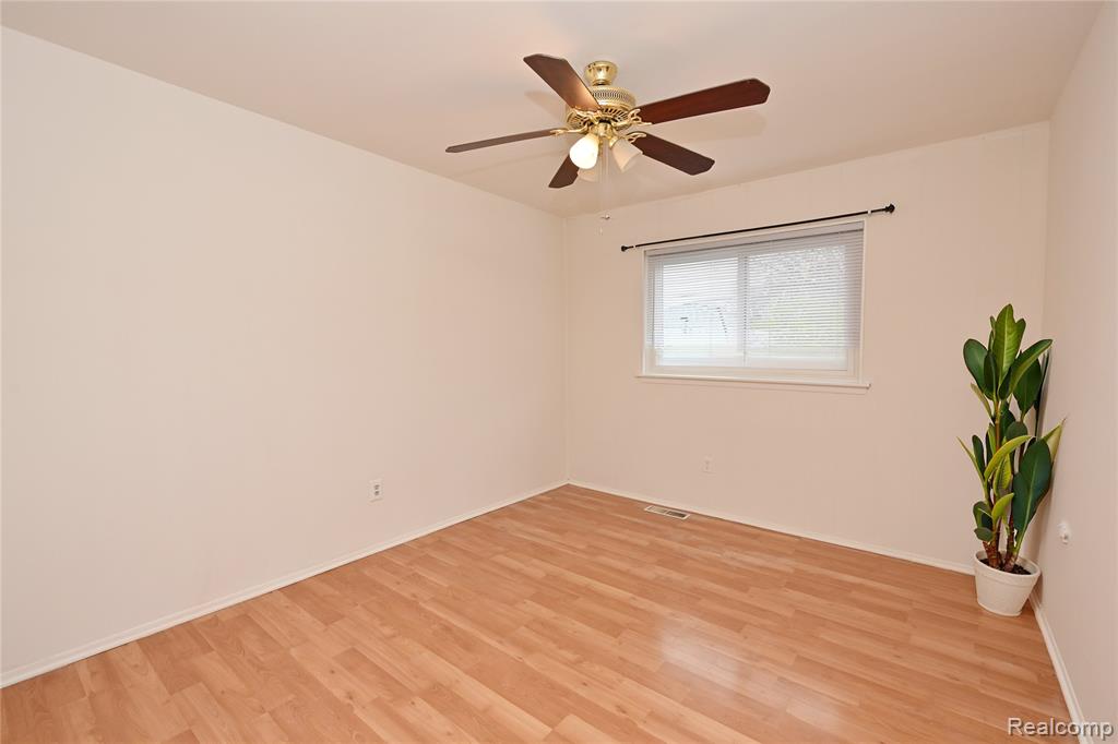 27807 Delton Street, Madison Heights, MI 48071 — Photo 11