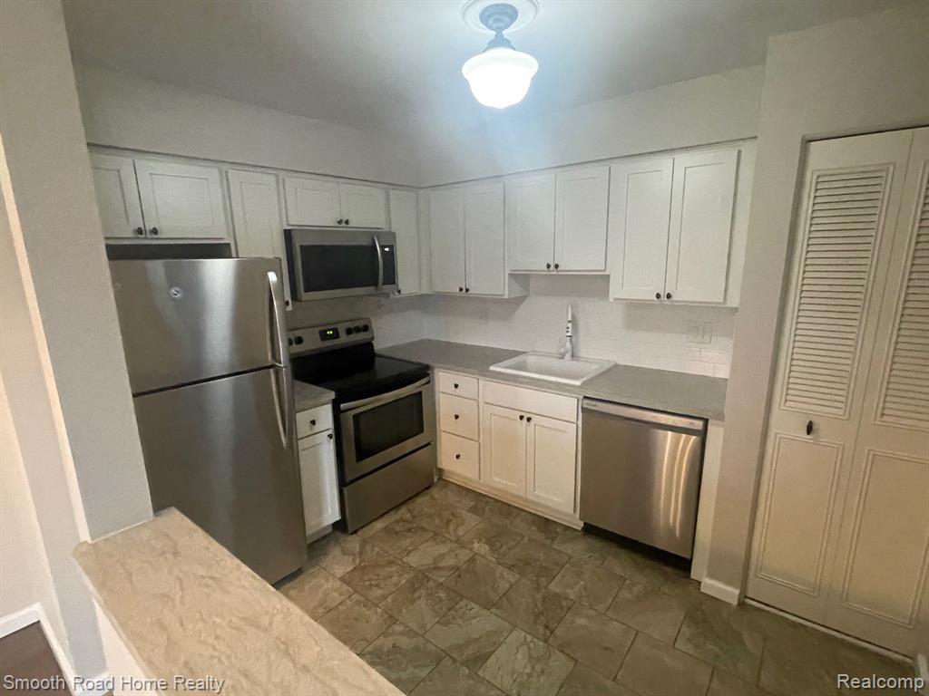 7615 WOODVIEW Street, 4, Westland, MI — Photo 4