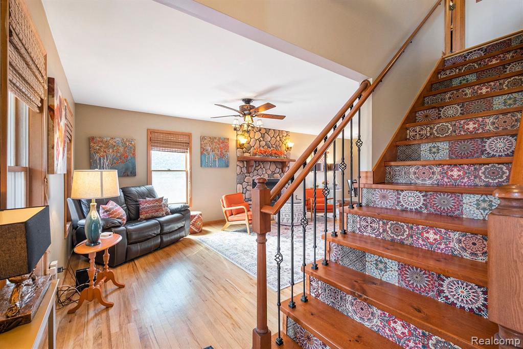 6475 HARTLAND Road, Fenton, MI 48430 — Photo 4