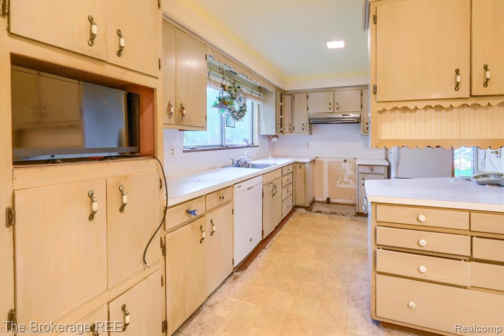 575 Bancroft Street, Imlay City, MI 48444 — Photo 18