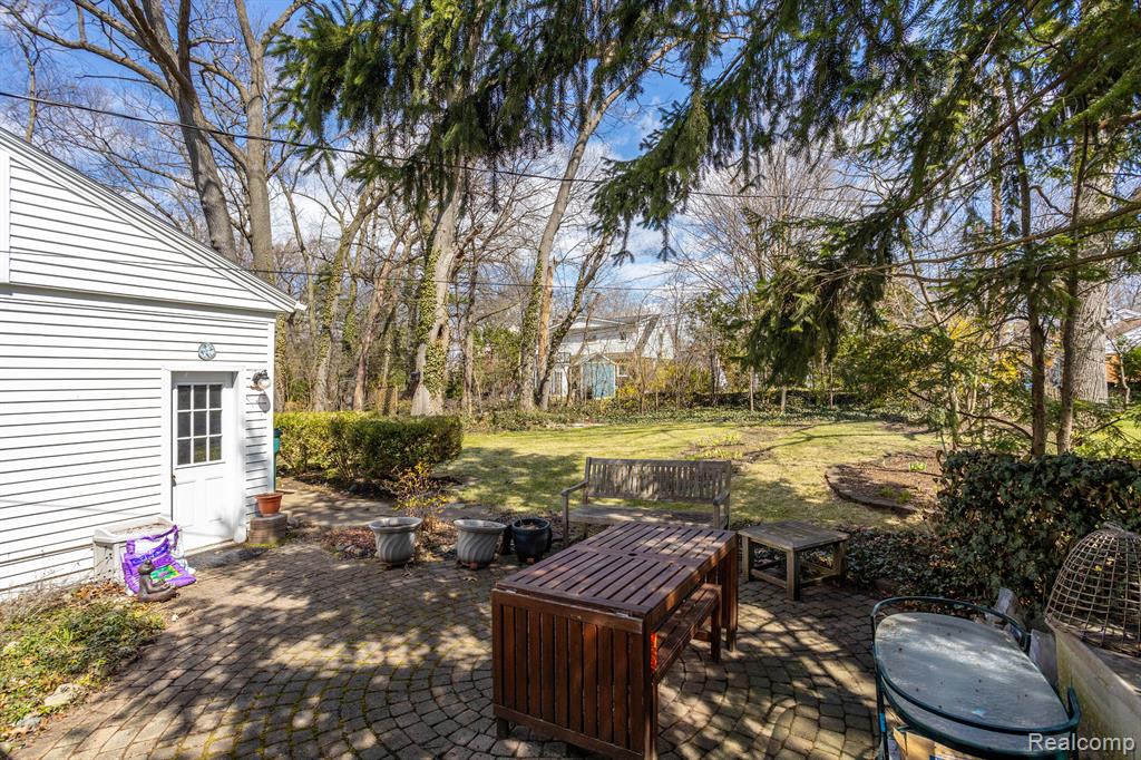 4 DUXBURY Lane, Dearborn, MI 48120 — Photo 32