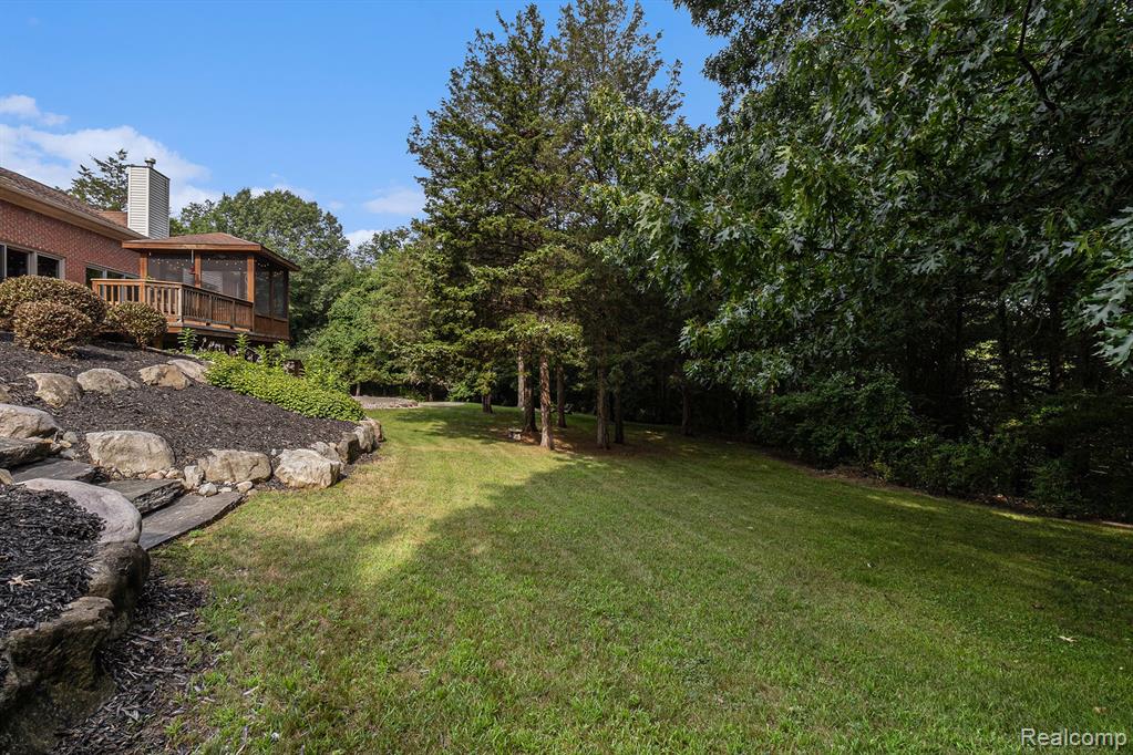 6439 Cohoctah Road, Fenton, MI 48430 — Photo 35