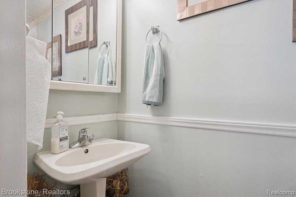 4665 W Maple Road, Bloomfield Hills, MI 48301 — Photo 22