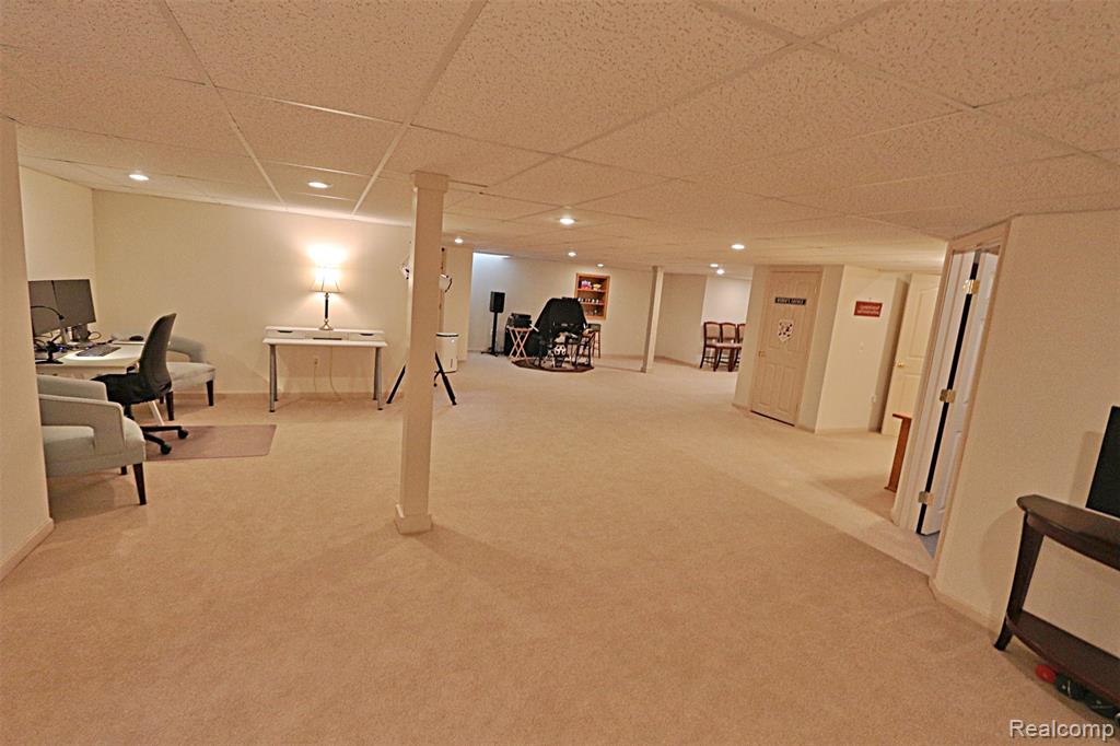 16418 Cypress Court, 54, Northville, MI 48168 — Photo 32