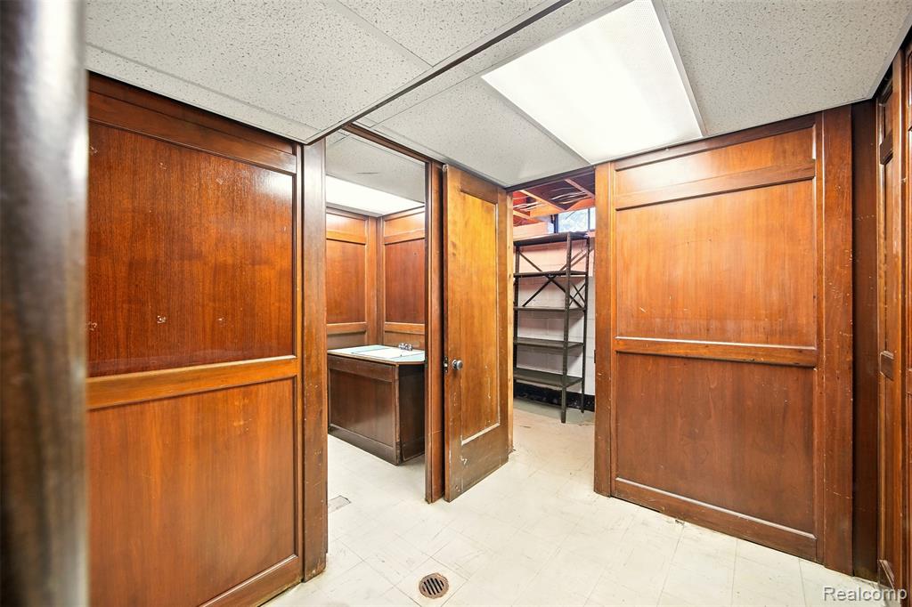826 Shoreham Road, Grosse Pointe Woods, MI 48236 — Photo 26
