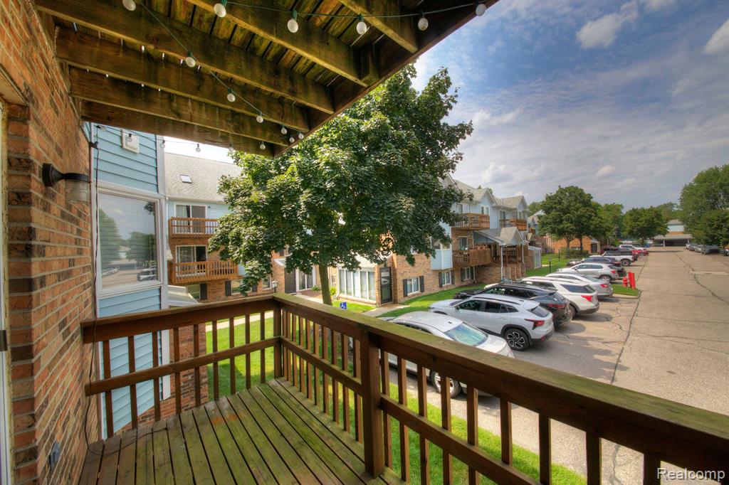 252 PINEWOOD Drive, Plymouth, MI 48170 — Photo 22