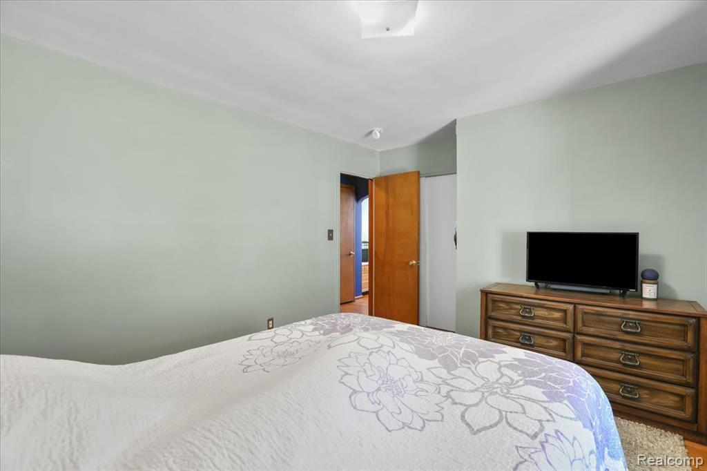 20871 Van Antwerp Street, Harper Woods, MI 48225 — Photo 16