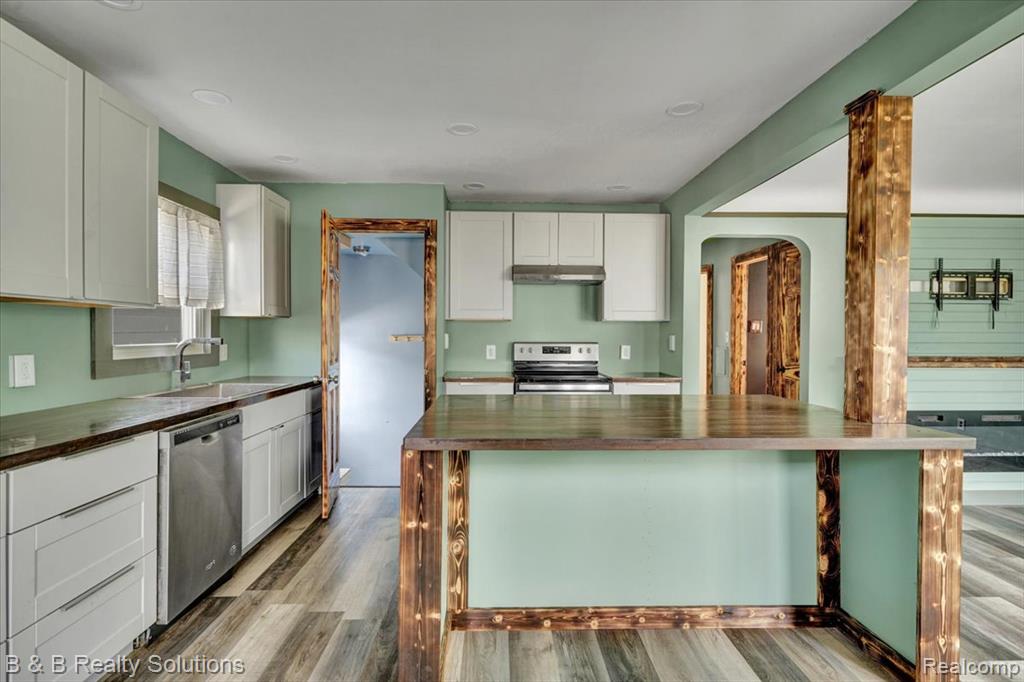 61 E Longfellow Avenue, Pontiac, MI 48340 — Photo 9