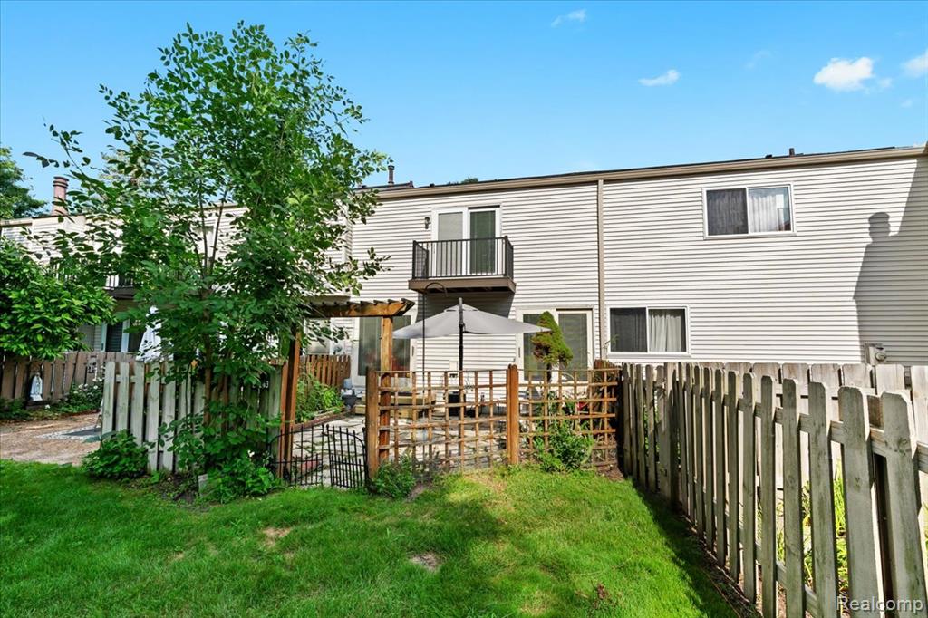24243 Bashian Drive, Novi, MI — Photo 24