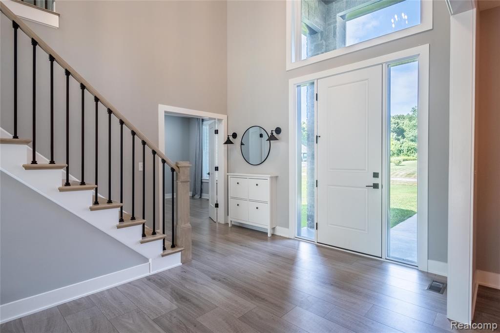 5344 Birch Drive, Springfield, MI — Photo 2