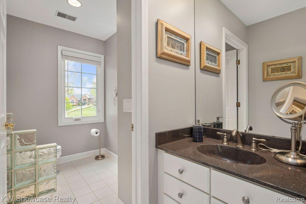 6061 TURNBERRY Drive, Commerce Twp, MI 48382 — Photo 41