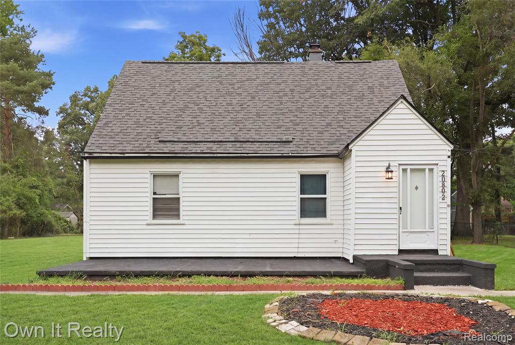 20802 Midway Avenue, Southfield, MI 48075