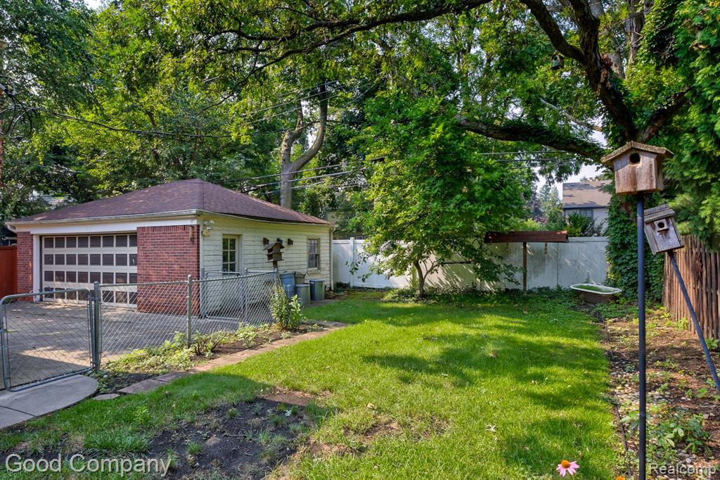 20 OXFORD Boulevard, Pleasant Ridge, MI — Photo 59