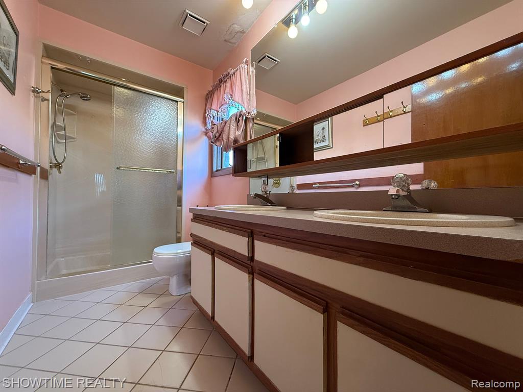 40537 DENBIGH Drive, Sterling Heights, MI 48310 — Photo 17
