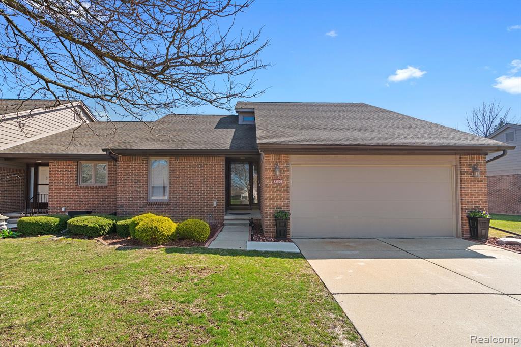 45800 MEADOWS Circle W, Macomb, MI 48044 — front exterior