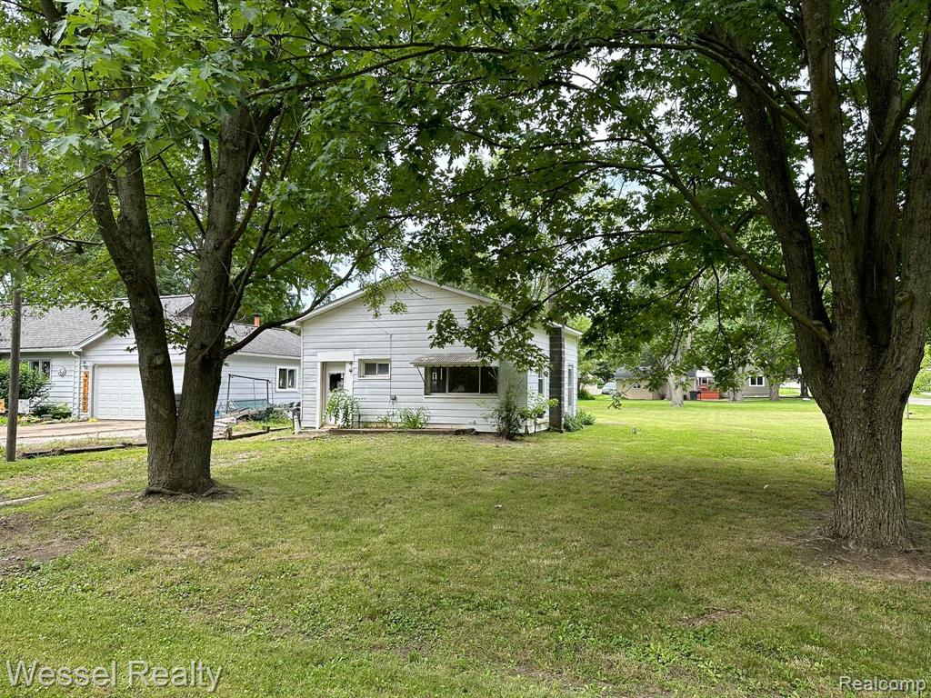 107 N LESTER Street, Capac, MI 48014 — Photo 3