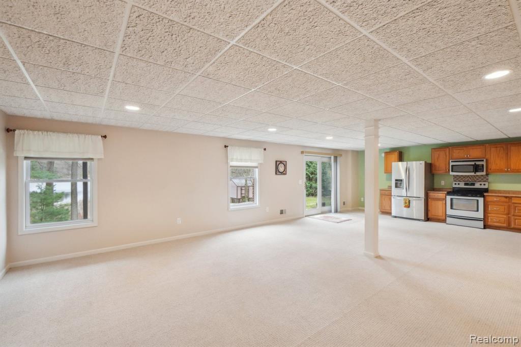 810 JOSHUA Drive, Highland, MI 48356 — Photo 32