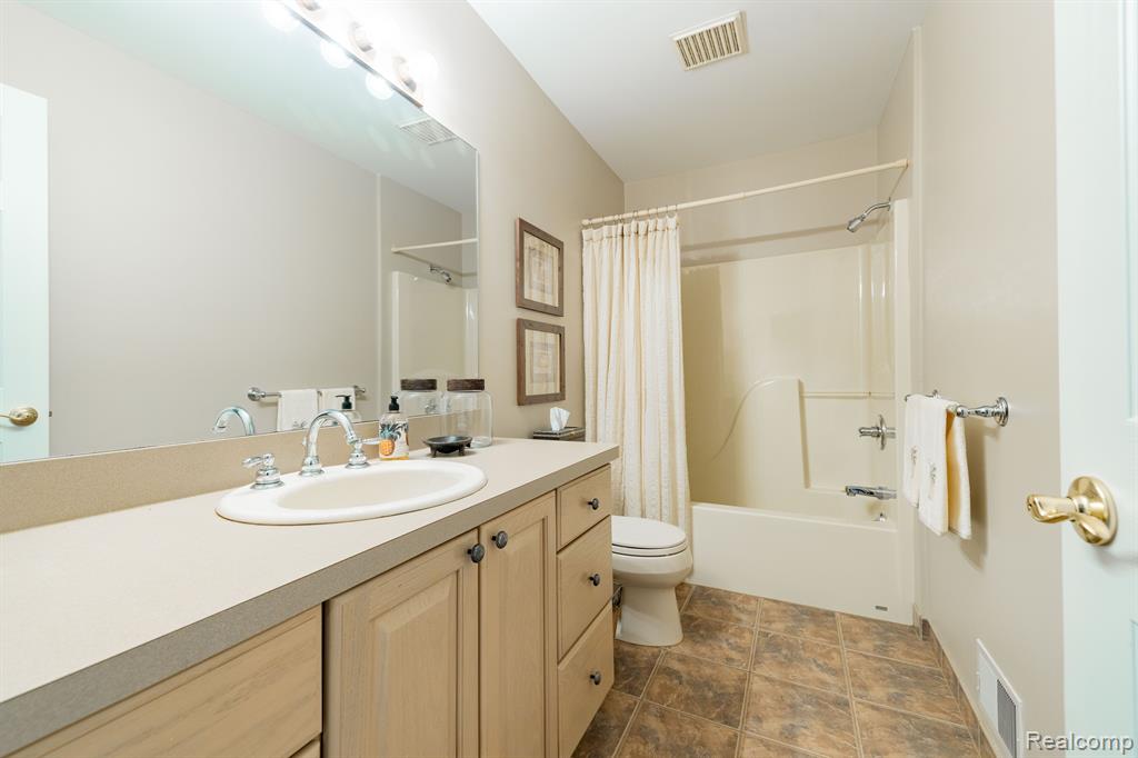 8555 Island Boulevard, Grosse Ile, MI 48138 — Photo 28